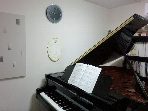 レッスン室　ピアノ写真3-w600